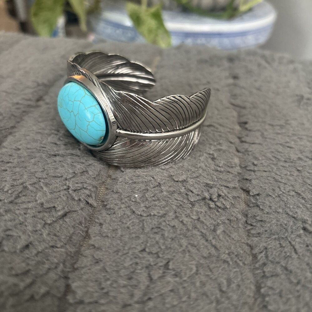 VINTAGE CHUNKY FEATHER FAUX TURQUOISE SILVER CUFF BRACELET